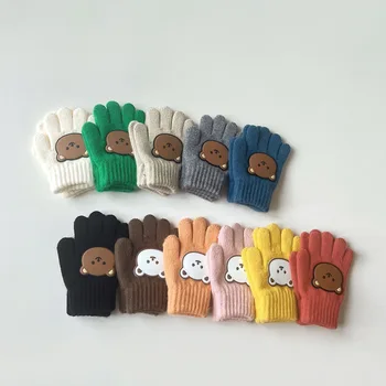 Детские перчатки с мультяшным медведем, зимние теплые толстые вязаные варежки для маленьких мальчиков и девочек, Корейские милые однотонные перчатки на все пальцы