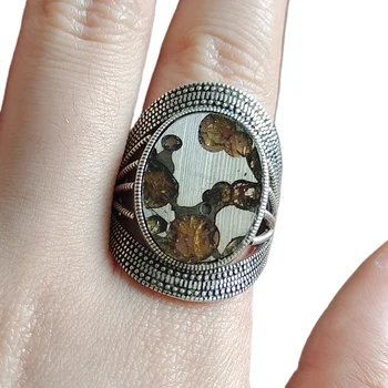 Изысканное кольцо с метеоритом Brenham Olive Кольцо с метеоритом Olive Мужские и женские украшения из натурального метеоритного материала