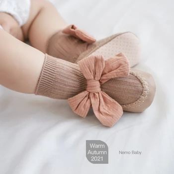Модные носки, обувь для малышей, обувь для первых ходунков, Носки для девочек, Вязаная хлопчатобумажная детская обувь, нескользящие носки принцессы с бантом